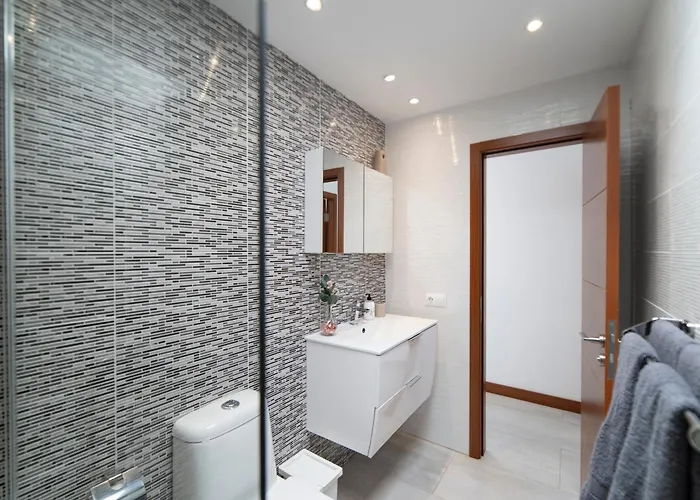 Ocean Wave - Sea Views - Free Private Heated Pool فيلة