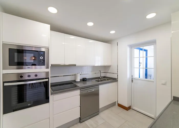 Ocean Wave - Sea Views - Free Private Heated Pool فيلة *