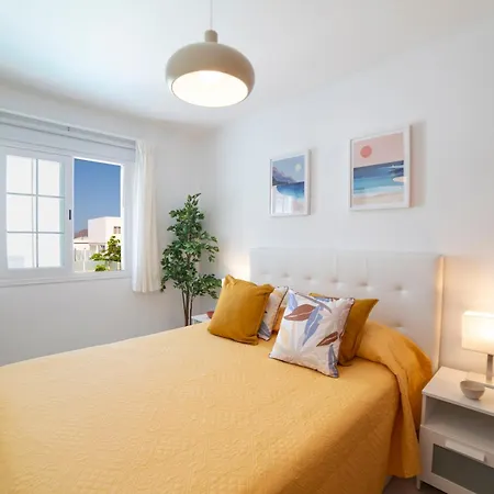 Ocean Wave - Sea Views - Free Private Heated Pool וילה