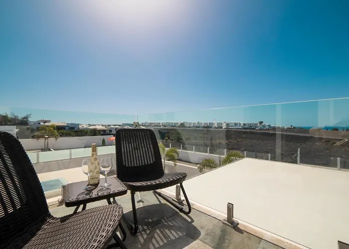 Ocean Wave - Sea Views - Free Private Heated Pool וילה *