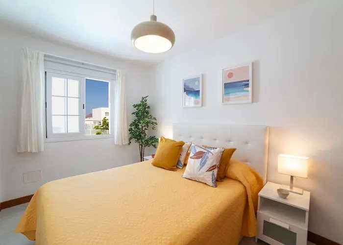 Ocean Wave - Sea Views - Free Private Heated Pool וילה