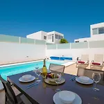 Ocean Wave - Sea Views - Free Private Heated Pool Playa Blanca (Lanzarote)