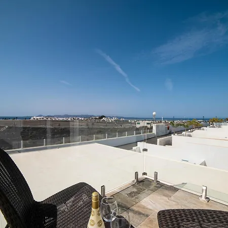 Ocean Wave - Sea Views - Free Private Heated Pool * Playa Blanca (Lanzarote)